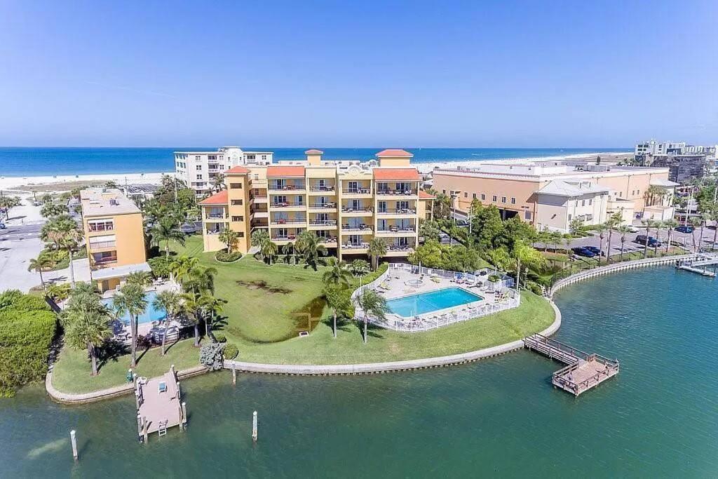 Treasure Island Beach Retreat Сейнт Пийт Бийч Екстериор снимка